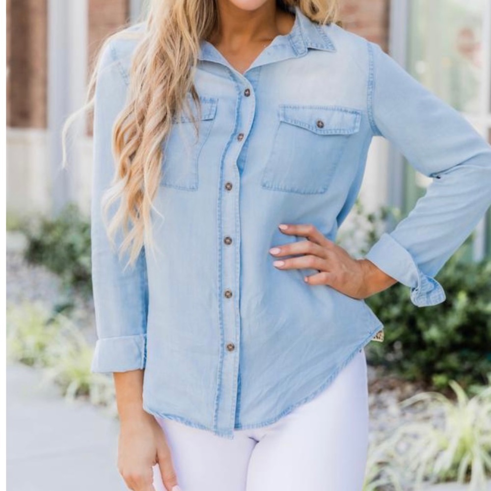 Lovetree Chambray Lightweight Button Up Top
